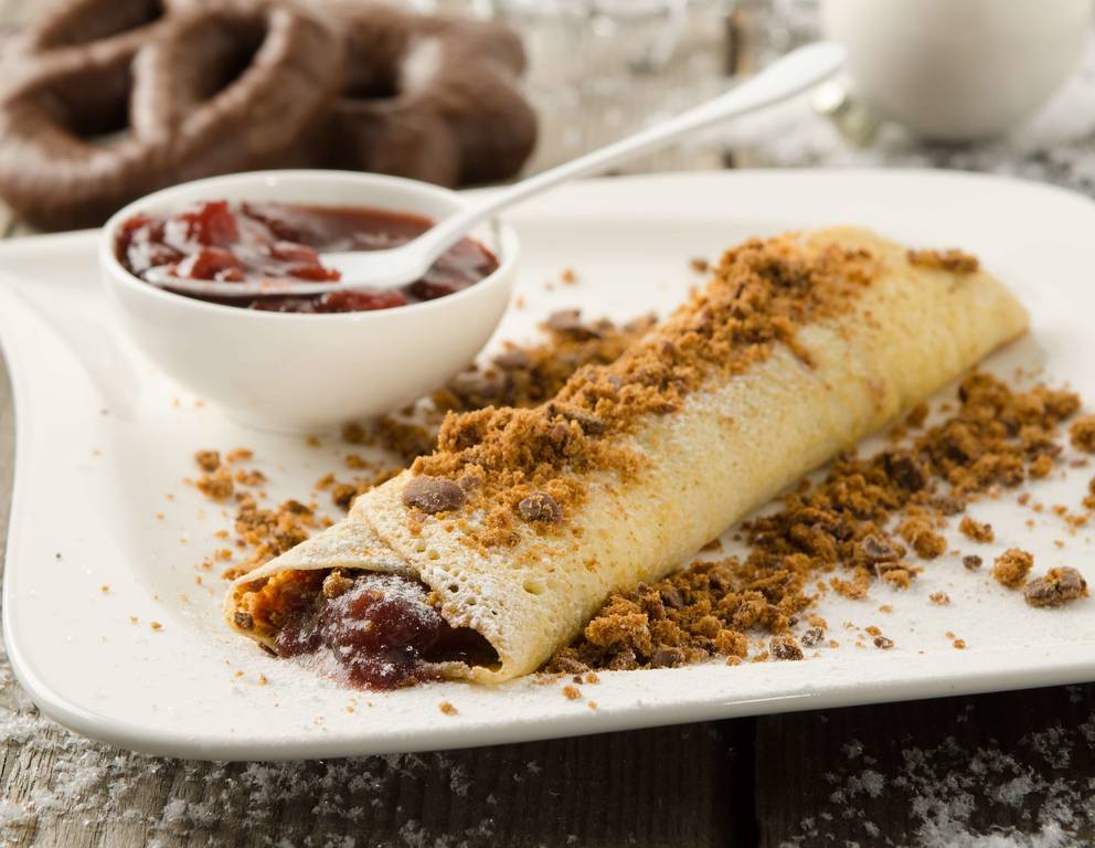 Palatschinken mit Glühwein-Zwetschken und Lebkuchen Palatschinken mit Glühwein-Zwetschken und Lebkuchen