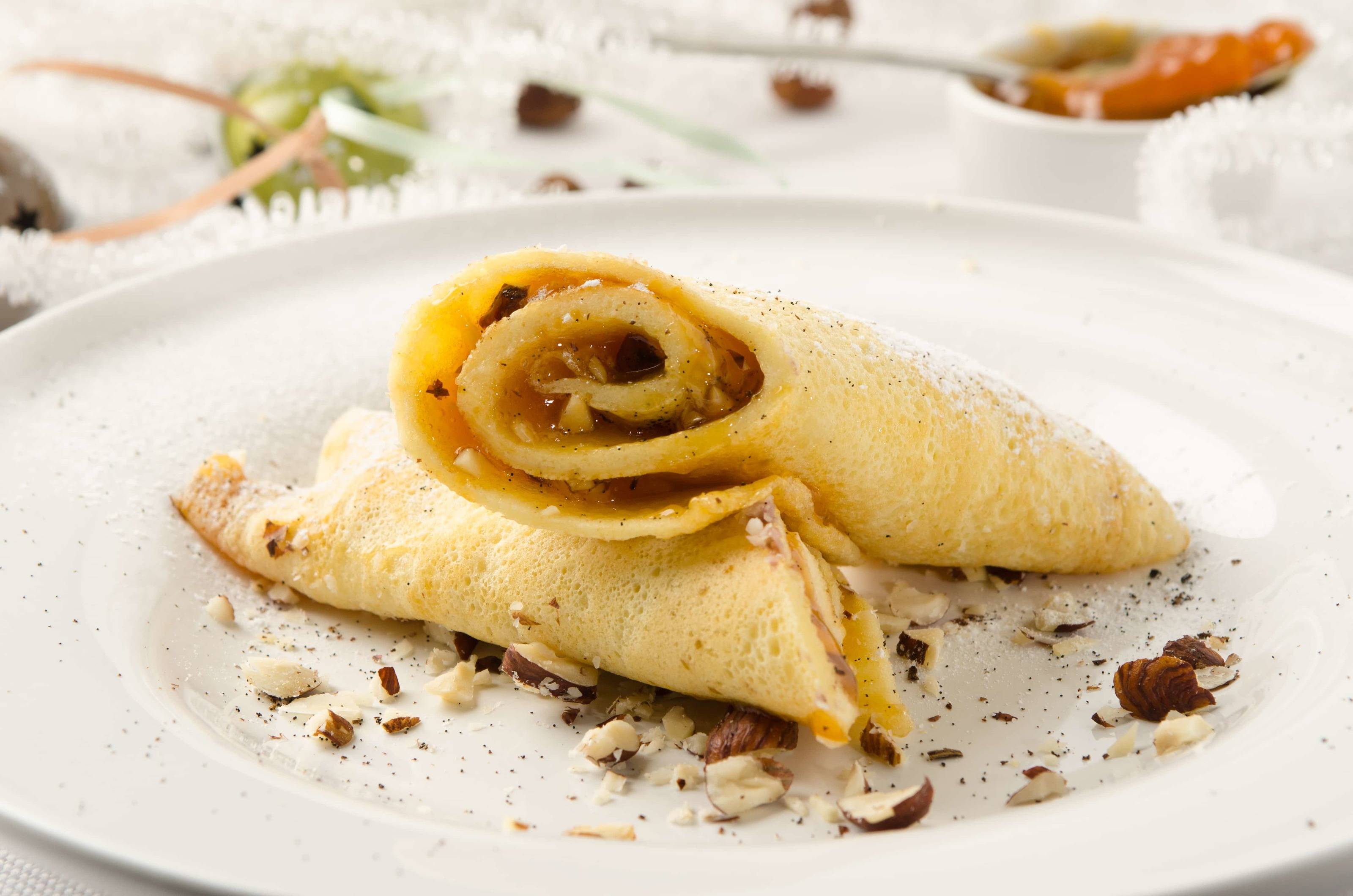 Palatschinken mit Bratapfelmarmelade und Haselnüssen Rezept
