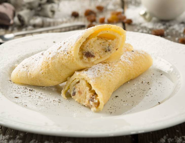 Palatschinken mit Weihnachtsstollen-Buttercreme Palatschinken mit Weihnachtsstollen-Buttercreme