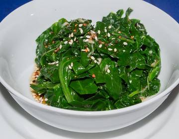 Koreanischer Spinatsalat