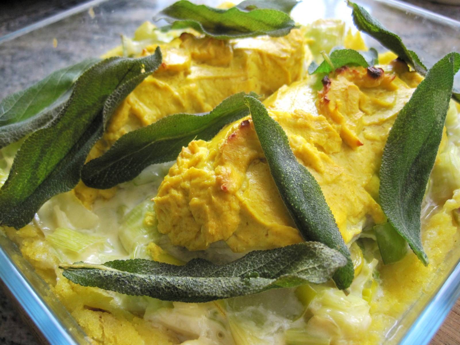 Fisch-Porree Auflauf mit frittierten Salbeiblättern Rezept - ichkoche.ch