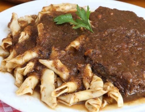 Pašticada (Rinder-Schmorbraten aus Dalmatien)