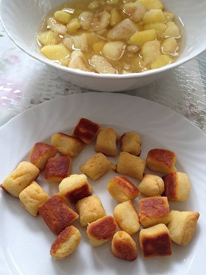 Mühlviertler Erdäpfelnudeln mit Apfelkompott Rezept - ichkoche.at