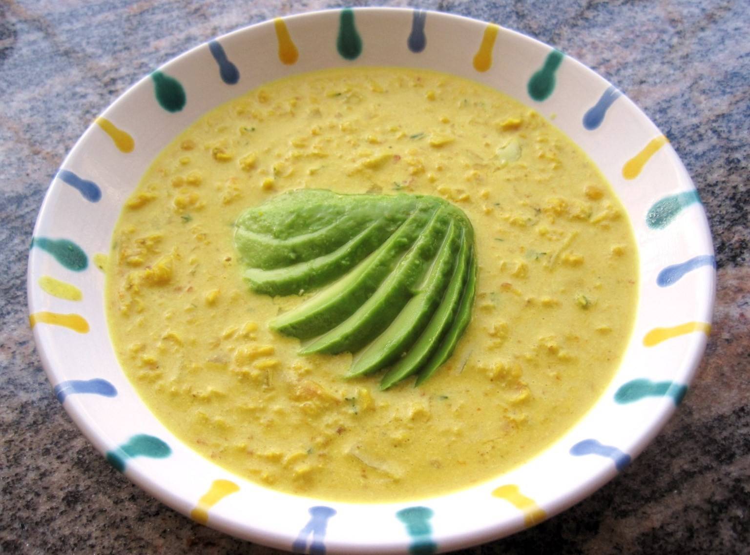 Linsensuppe mit Avocado