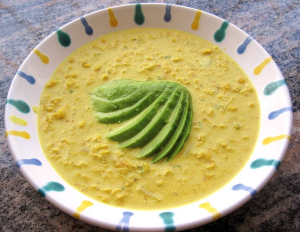 Linsensuppe mit Avocado Linsensuppe mit Avocado