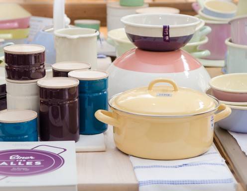 Links im Bild die neuen Aroma-Pots für frische Gewürze in der Küche. Mit einer selbstgemachten Gewürzmischung gefüllt das perfekte Weihnachtsgeschenk.