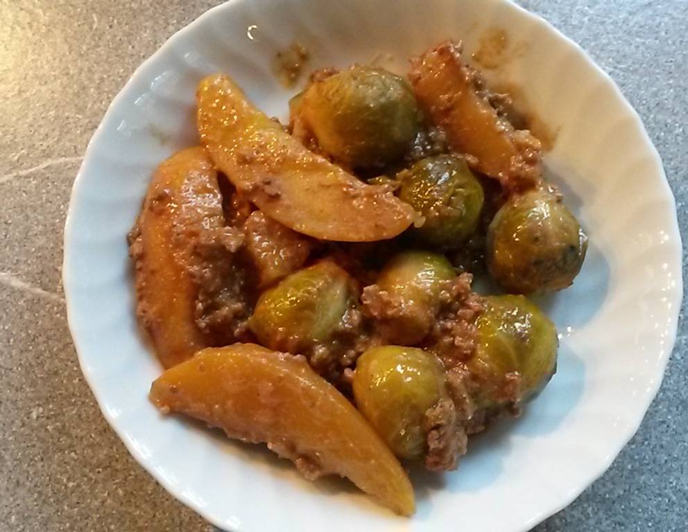 Kohlsprossenpfanne mit Faschiertem Kohlsprossenpfanne mit Faschiertem