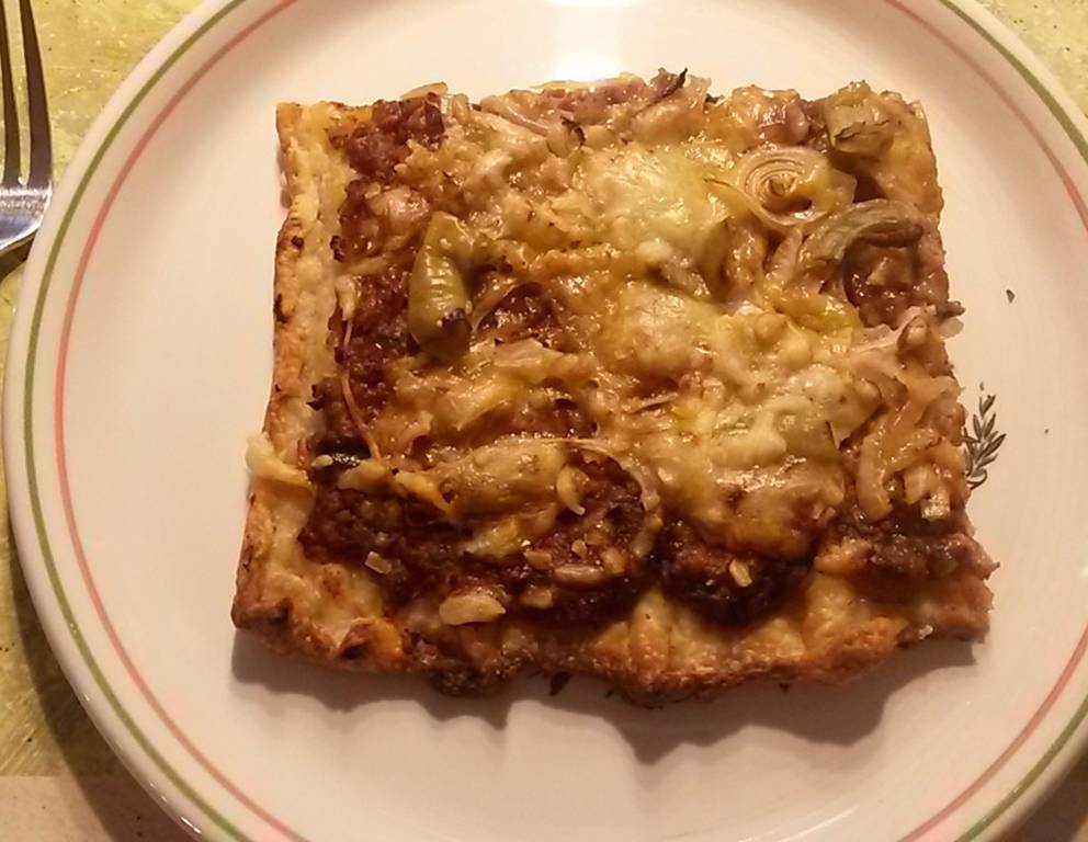 Pizza mit Faschiertem Pizza mit Faschiertem