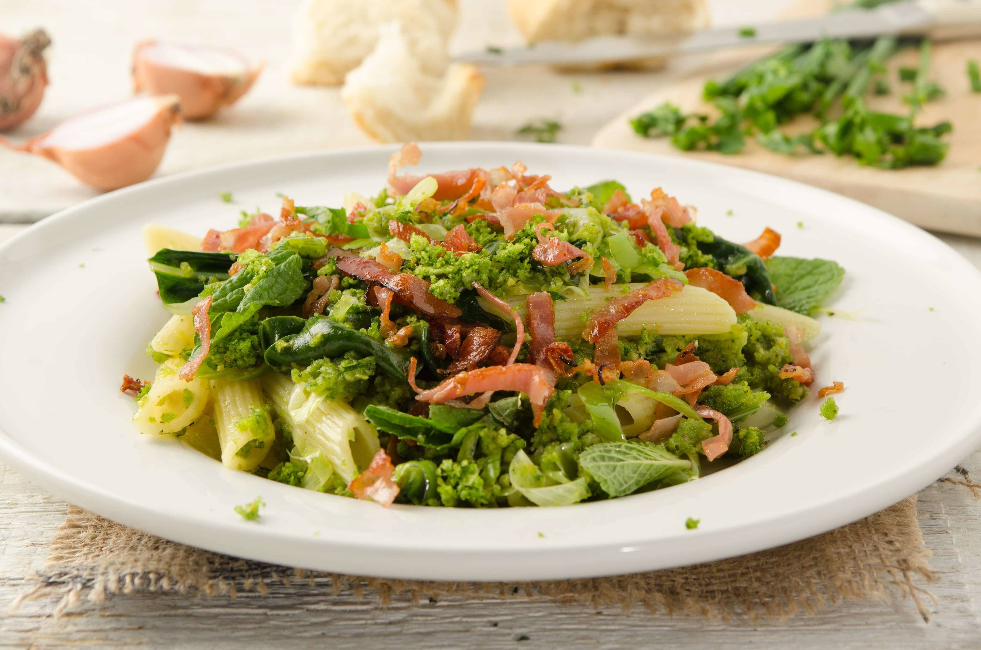 Penne mit Wirsinggemüse und Speck