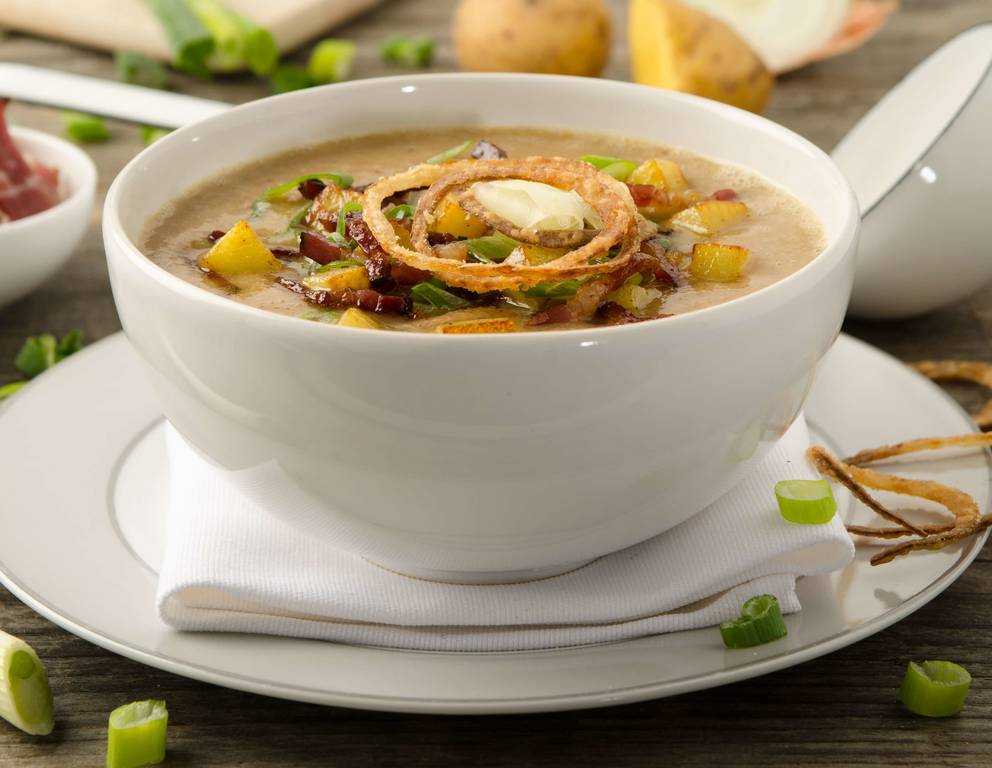 Speck-Bier-Suppe mit Röstzwiebeln Speck-Bier-Suppe mit Röstzwiebeln