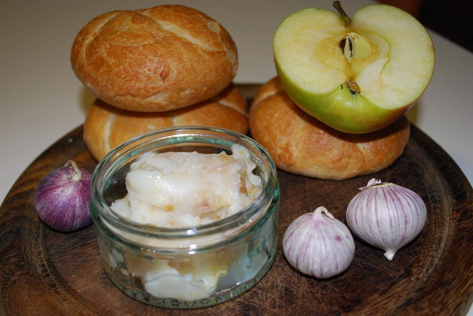 Grammelschmalz mit Apfel und Knoblauch