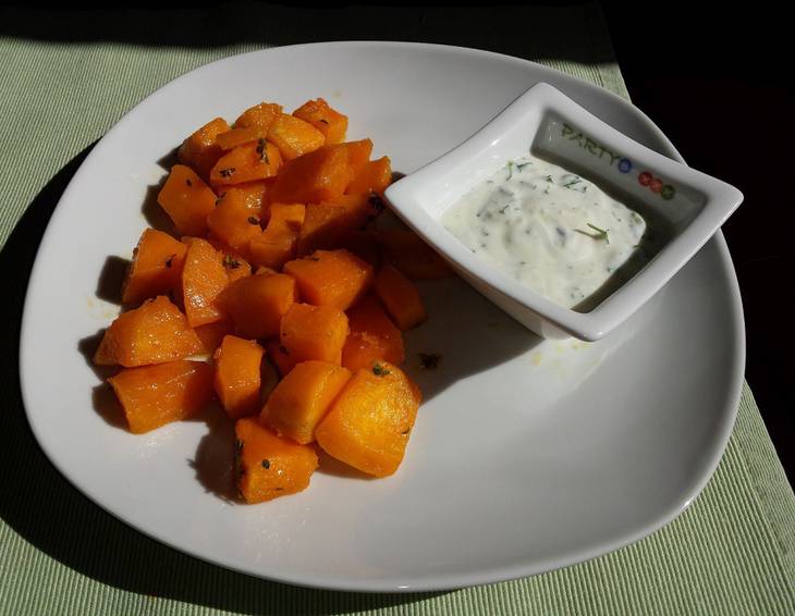 Gebackener Kürbis mit Dip Gebackener Kürbis mit Dip