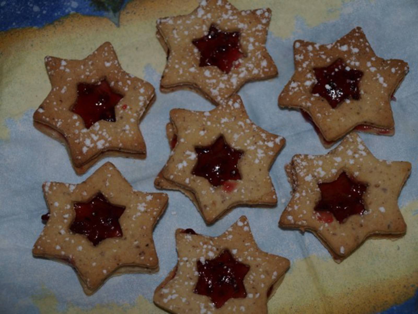 Haselnuss-Sterne Rezept - ichkoche.de Haselnuss-Sterne Rezept - ichkoche.de