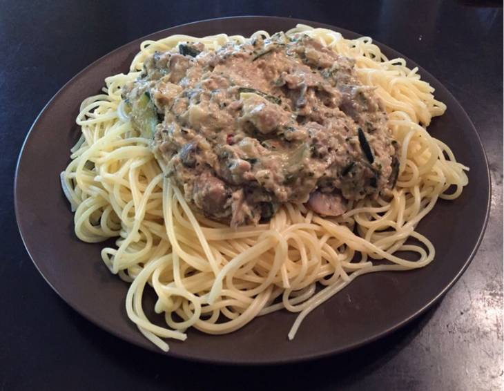 Spaghetti mit Thunfisch-Zucchini-Sauce Spaghetti mit Thunfisch-Zucchini-Sauce