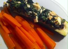 Zucchini-Schiffchen mit Feta und Spinat Zucchini-Schiffchen mit Feta und Spinat