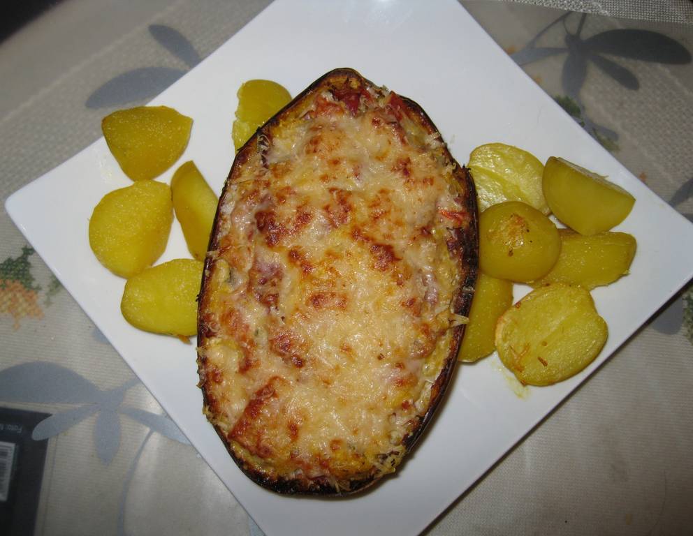 Überbackener Spaghettikürbis Überbackener Spaghettikürbis