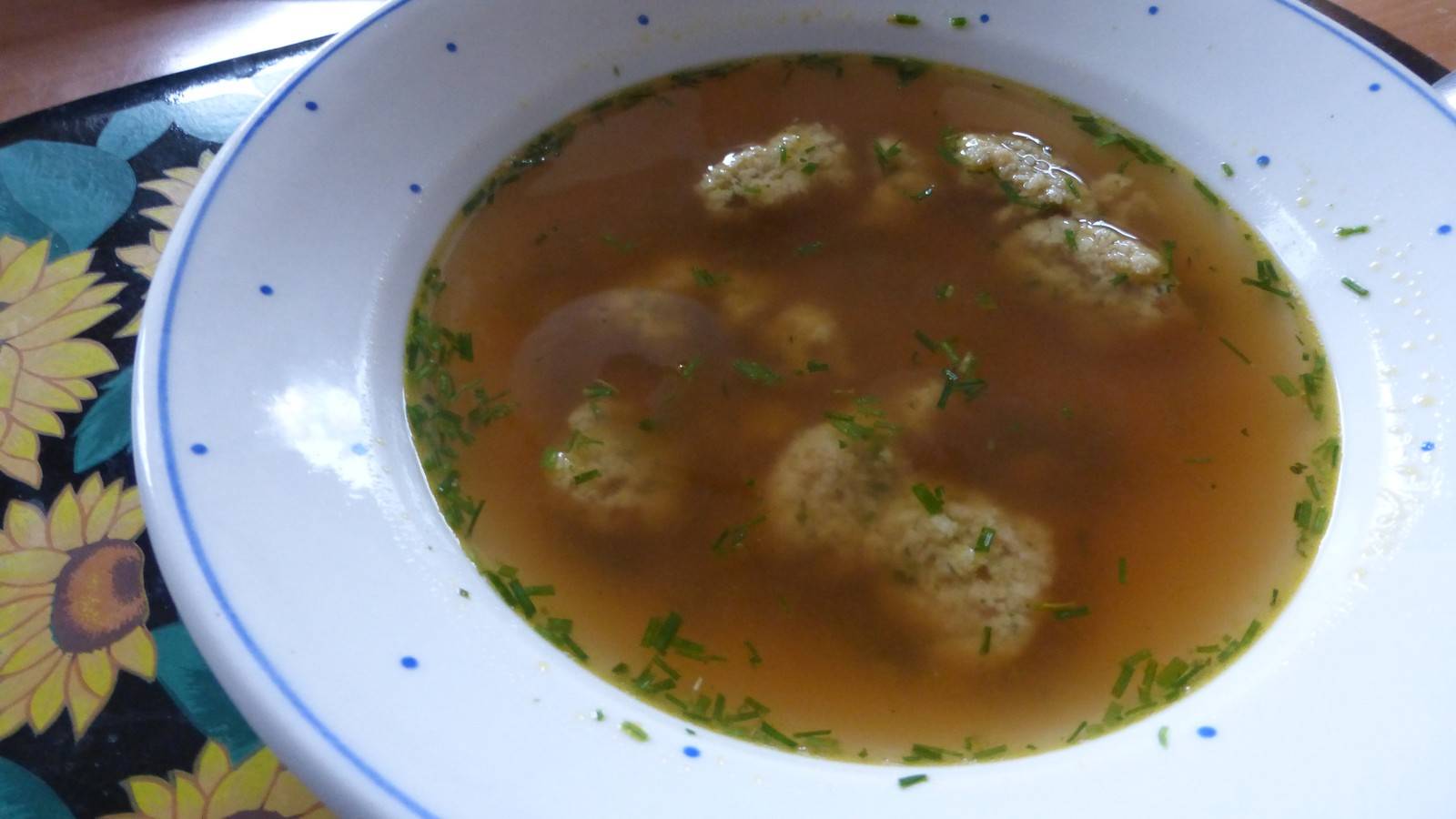 Südtiroler Knödelsuppe