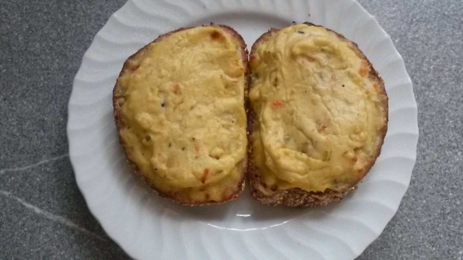 Brot mit geschmolzenem Käse