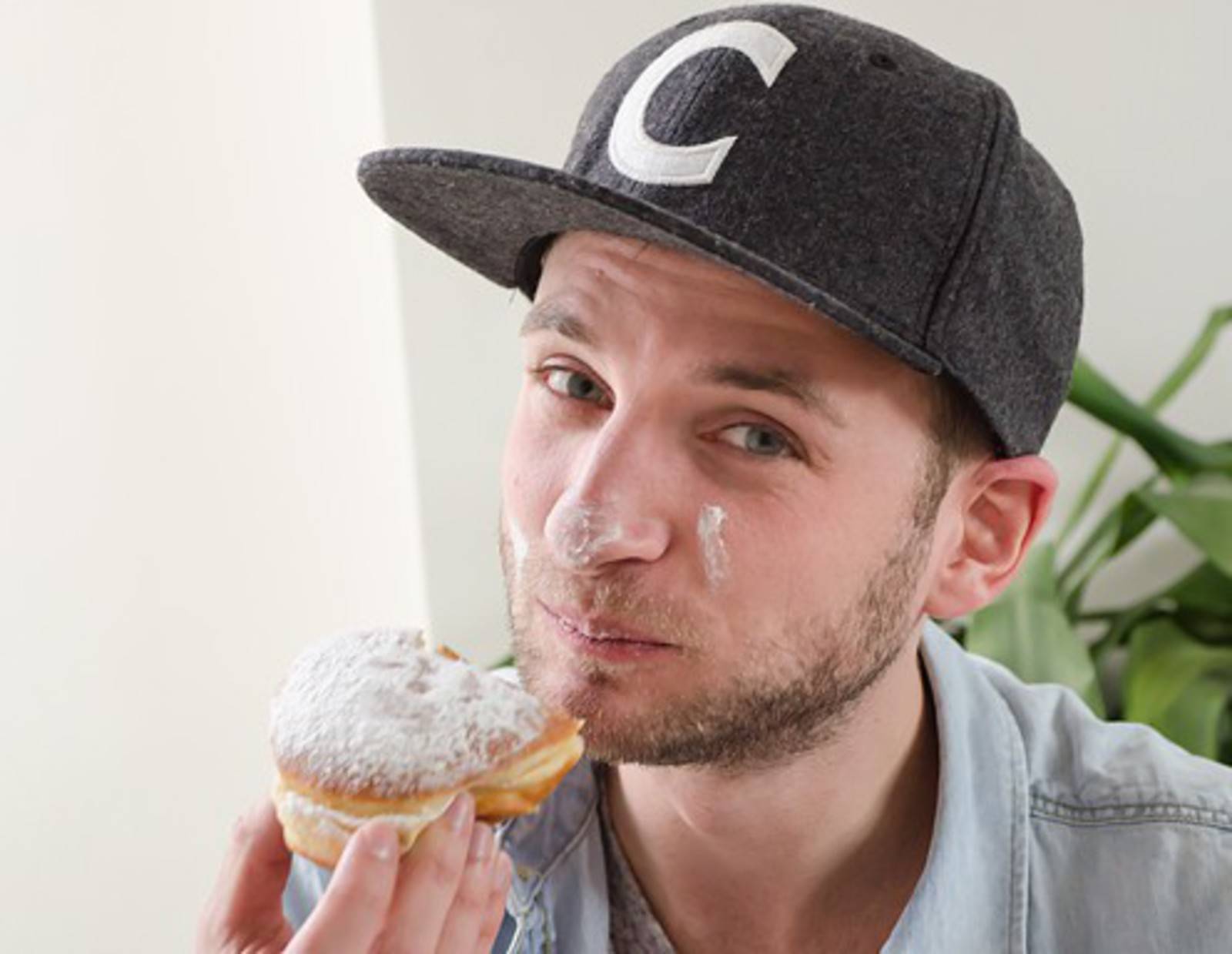 Chefkoch Aaron mit Krapfen