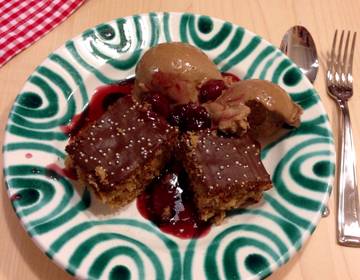 Schokoladen-Lebkuchen-Mousse mit Rum-Kirschen