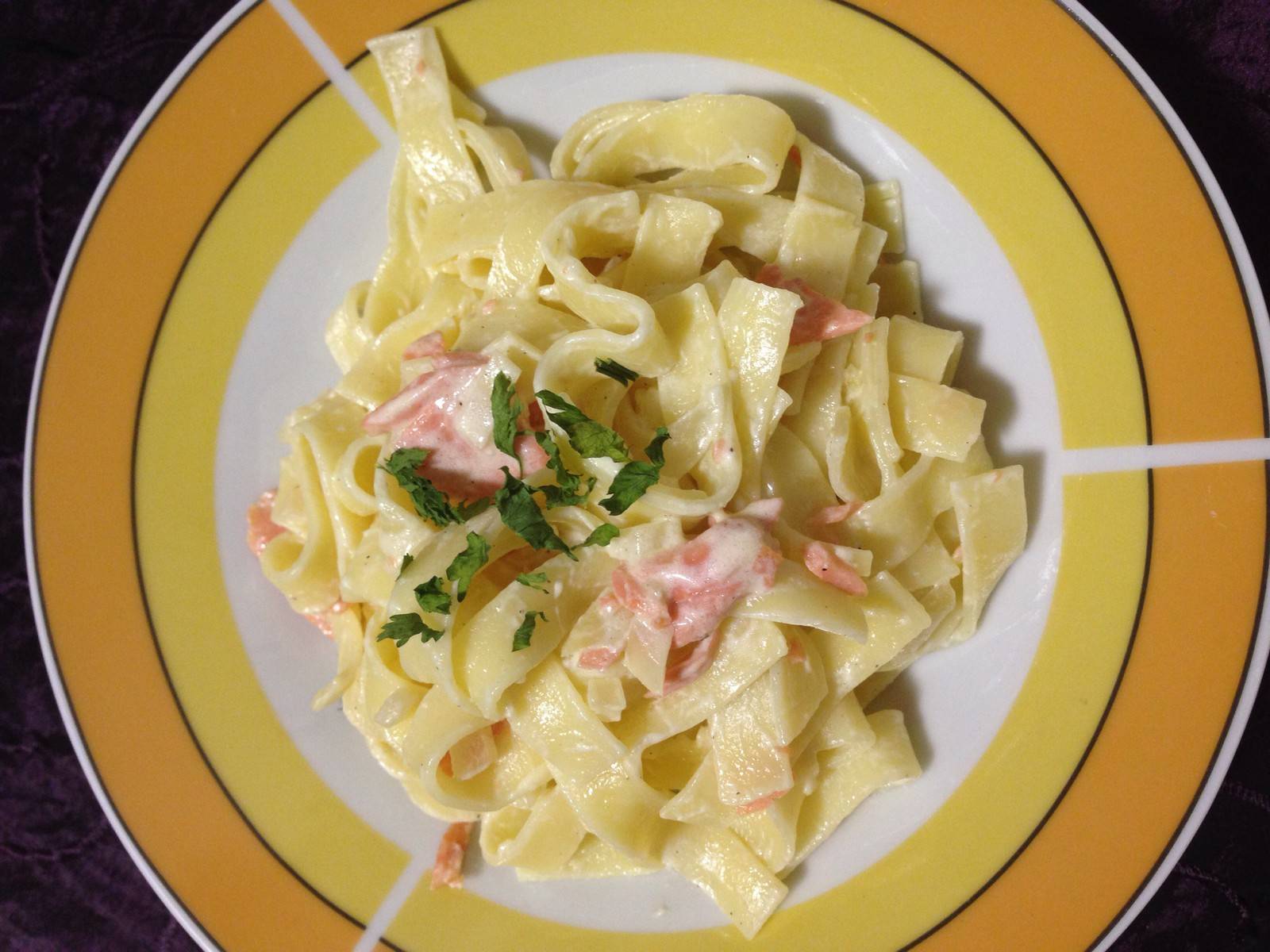 Tagliatelle mit Lachs-Rahm-Sauce