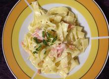 Tagliatelle mit Lachs-Rahm-Sauce Tagliatelle mit Lachs-Rahm-Sauce