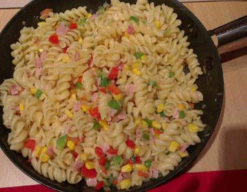 Bunte Nudelpfanne Bunte Nudelpfanne