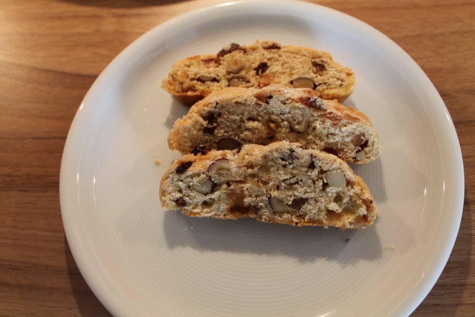 Weihnachtlicher Topfenstollen