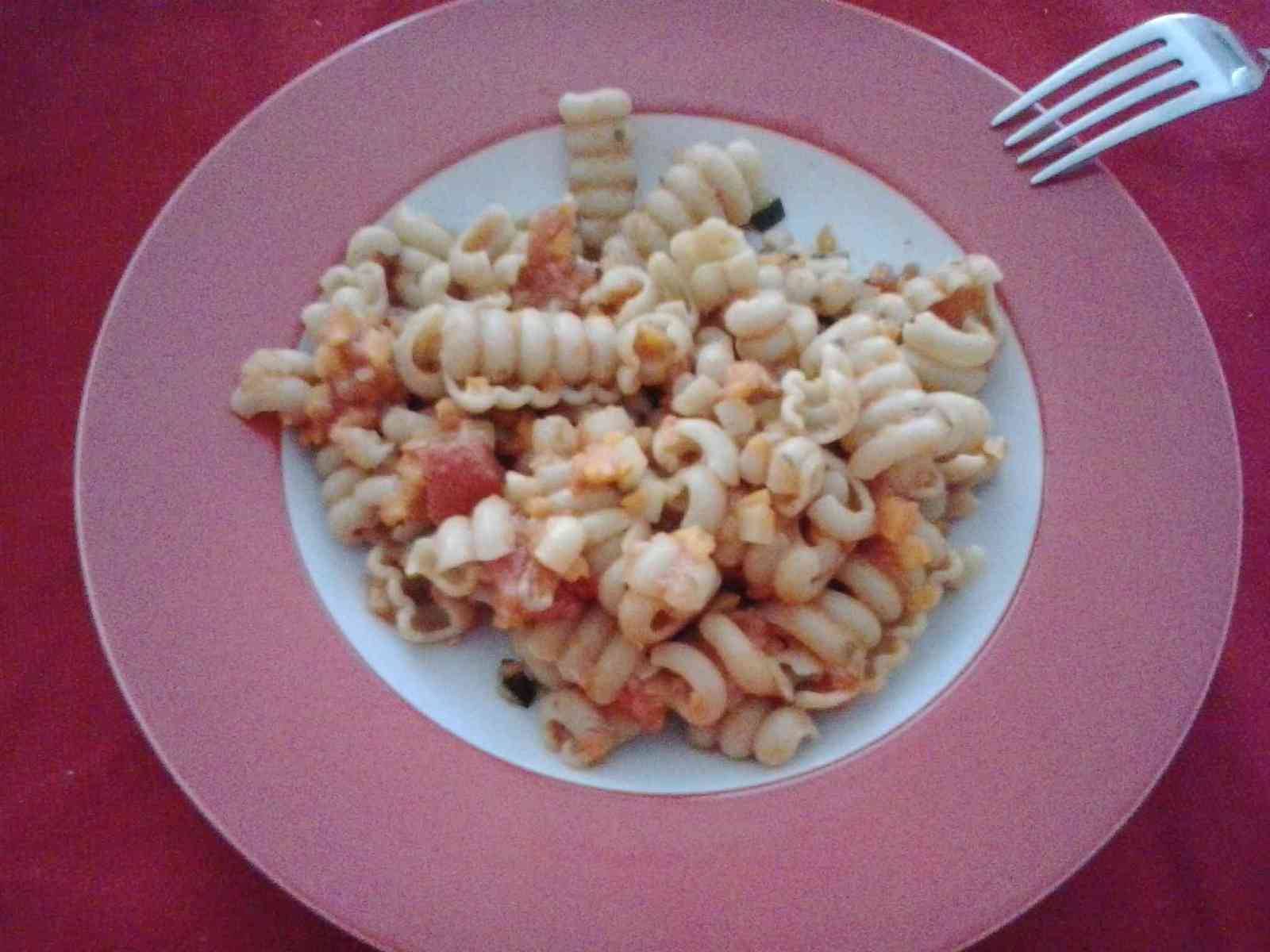 Pasta mit Gemüse-Tomatensugo