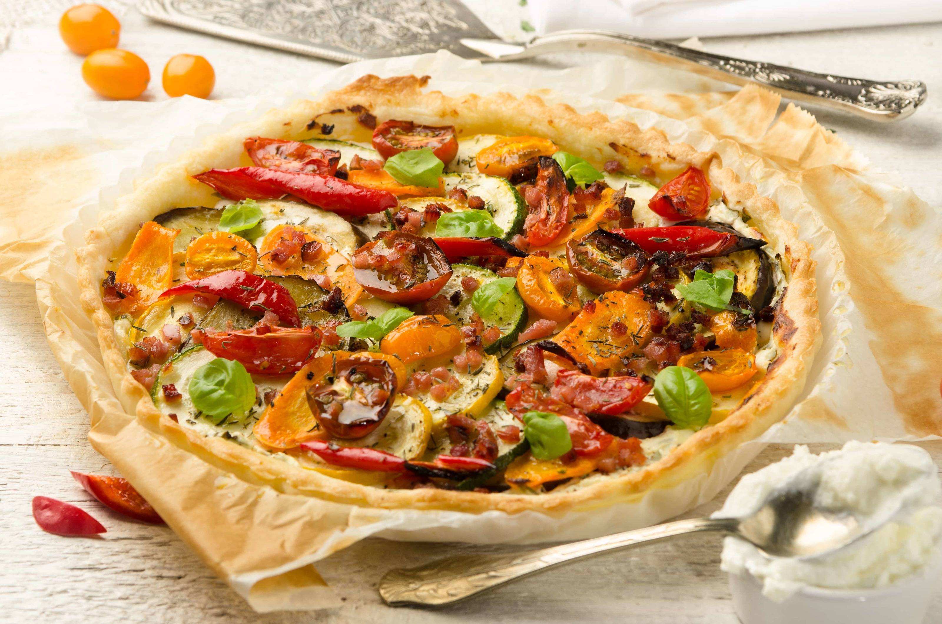 Rezept für Gemüseauflauf mit knusprigen Speckwürfeln