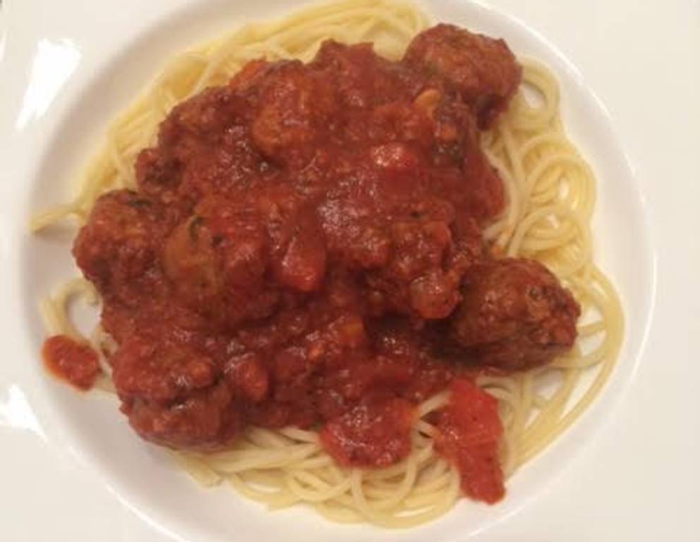 Käse-Fleischbällchen mit Paradeissauce Käse-Fleischbällchen mit Paradeissauce