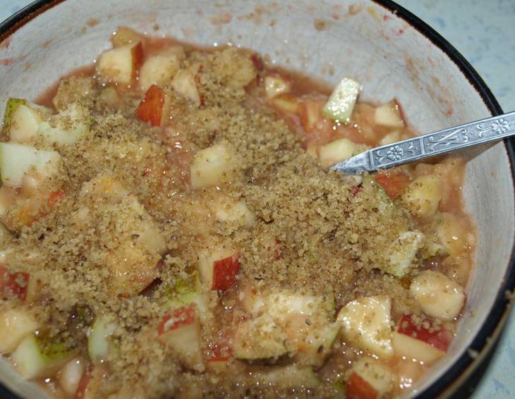 Obstsalat mit Nüssen Obstsalat mit Nüssen