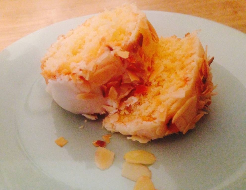 Buttermilchkuchen mit weißer Schokolade Buttermilchkuchen mit weißer Schokolade