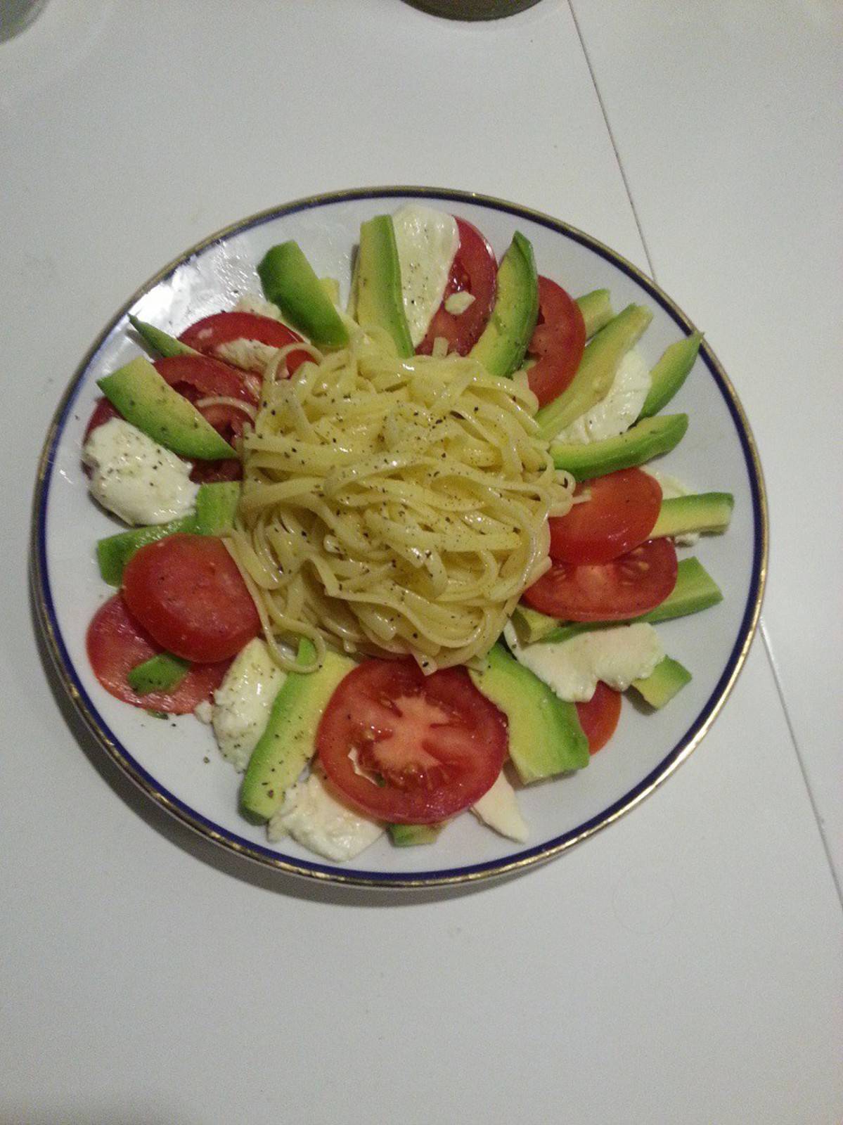 Avocado-Mozzarella-Nudelsalat