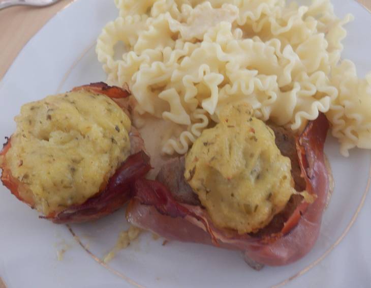 Schweinsmedaillons mit Kartoffelhäubchen