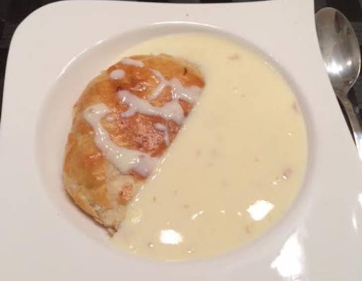 Schneller Apfelstrudel mit Vanillesauce