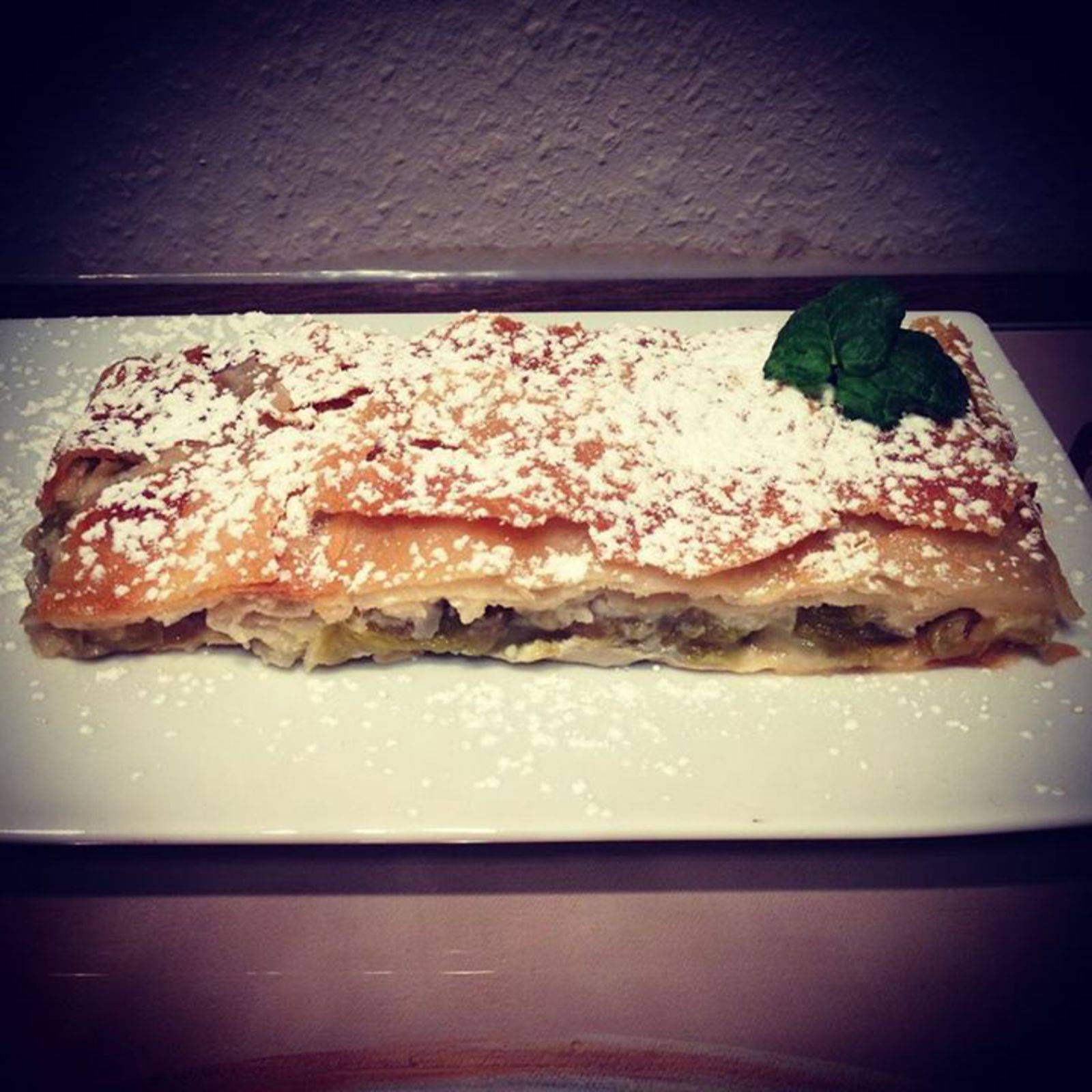 Rhabarber-Marzipan-Strudel