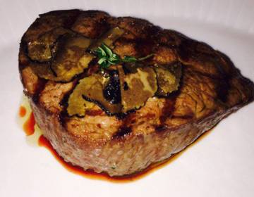 Tournedos mit schwarzen Trüffeln und Grappa-Rosinen Tournedos mit schwarzen Trüffeln und Grappa-Rosinen