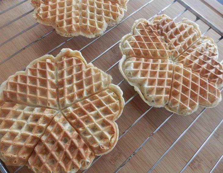 Waffeln mit Nüssen Waffeln mit Nüssen