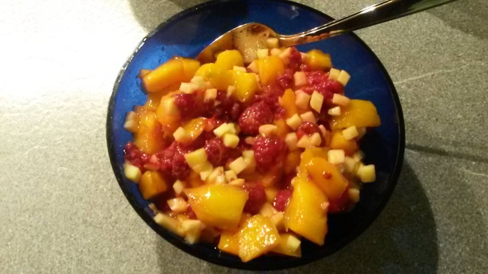 Bunter Obstsalat Rezept - ichkoche.ch Bunter Obstsalat Rezept - ichkoche.ch