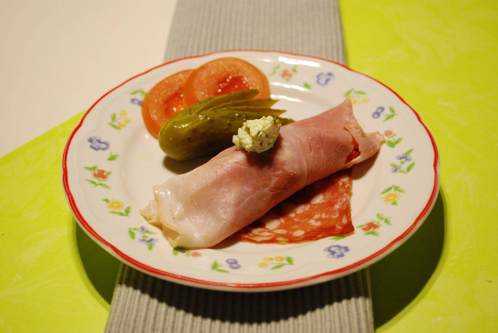 Schinkenrolle mit Topfen-Kürbisfülle Schinkenrolle mit Topfen-Kürbisfülle