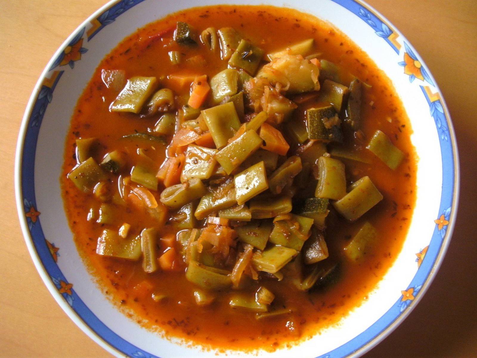 Fisolen-Gulaschsuppe