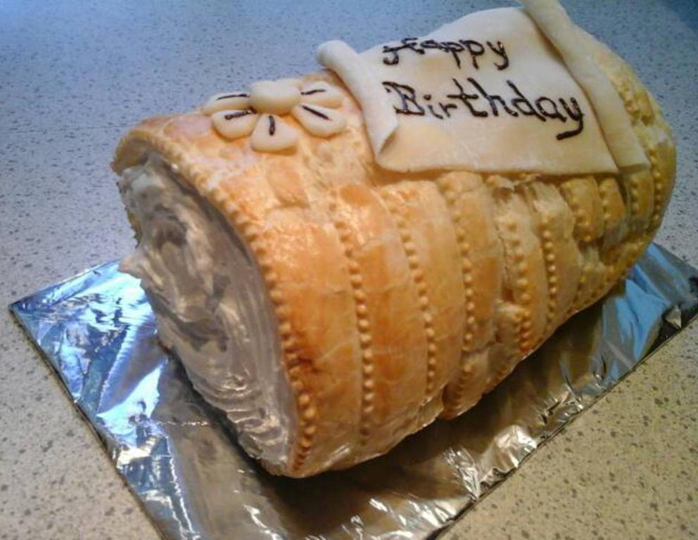 Riesenschaumrolle mit Überraschung Riesenschaumrolle mit Überraschung