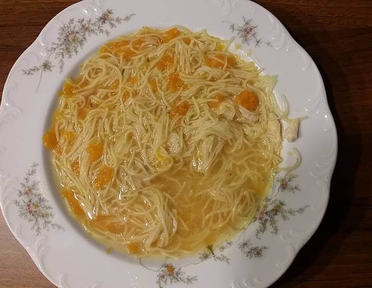 Kräftigende Hühnersuppe