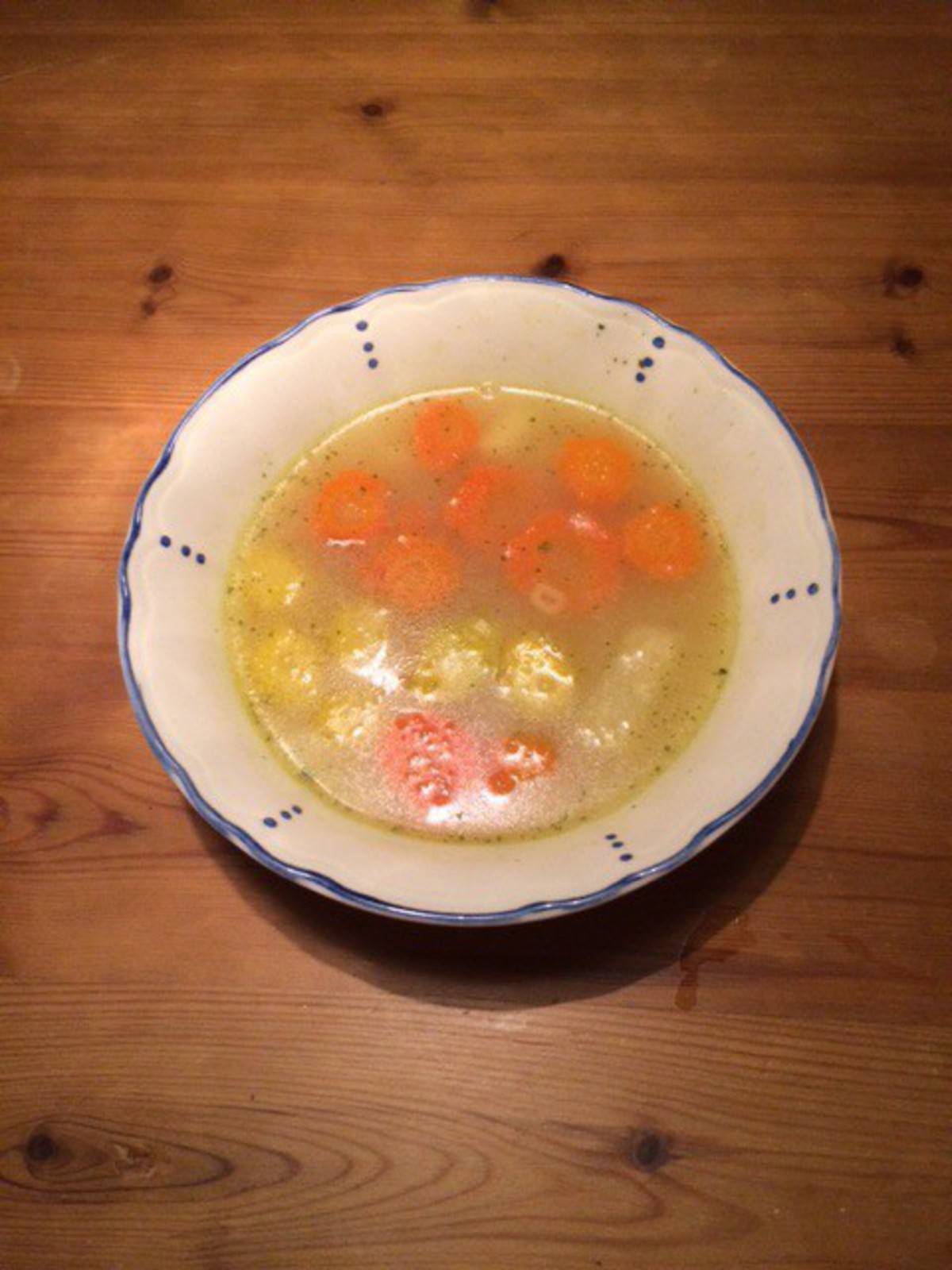 Hühnersuppe mit Buchstaben