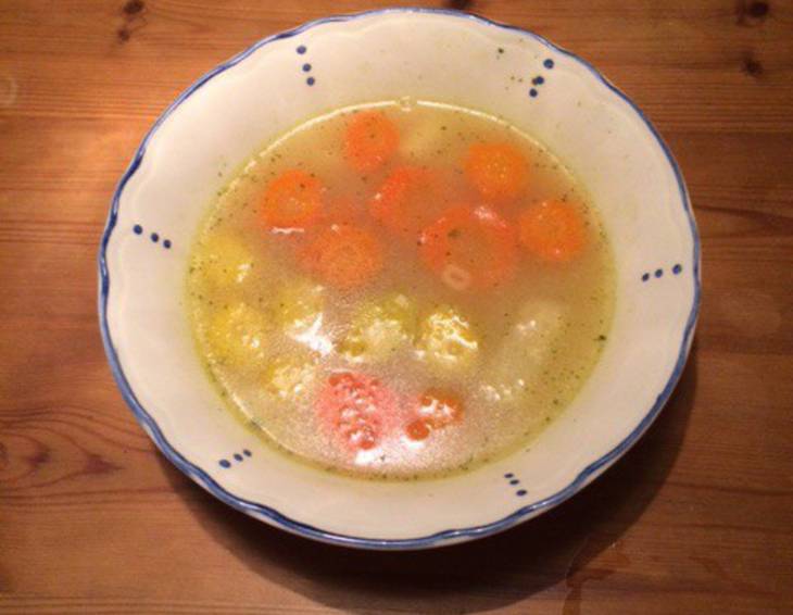 Hühnersuppe mit Buchstaben