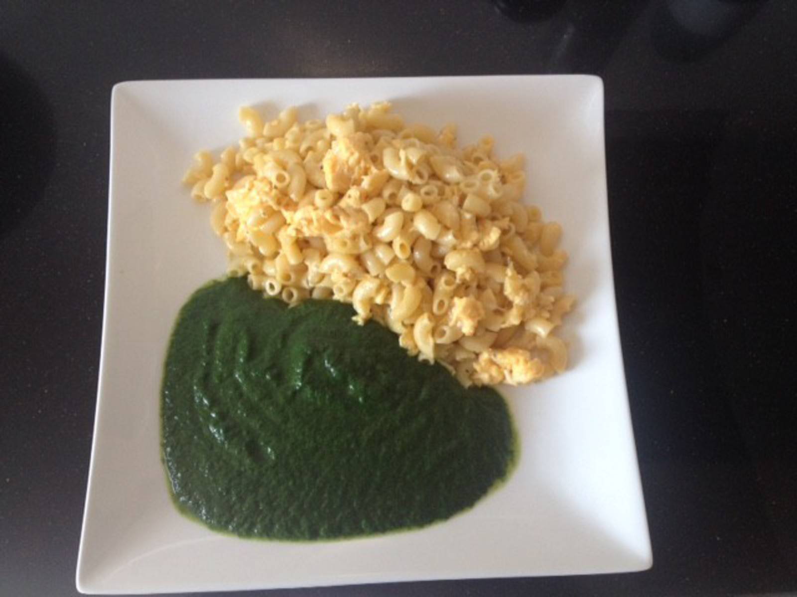 Cremespinat mit Eierhörnchen Rezept - ichkoche.ch Cremespinat mit Eierhörnchen Rezept - ichkoche.ch