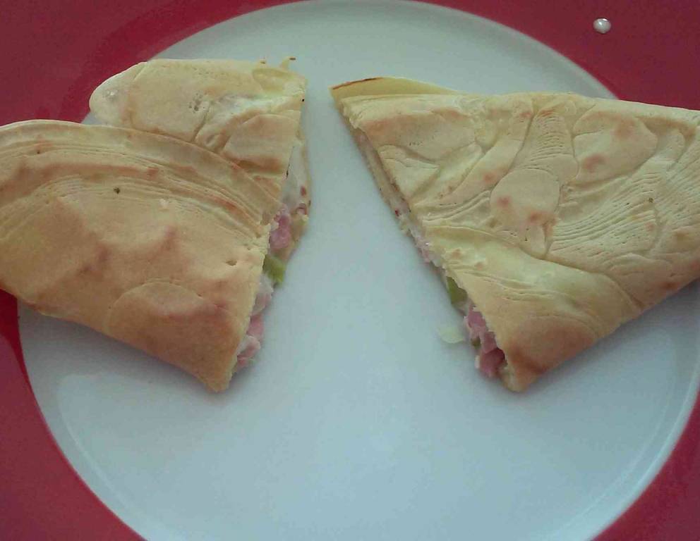 Palatschinken mit Schinken-Rahm-Füllung Palatschinken mit Schinken-Rahm-Füllung