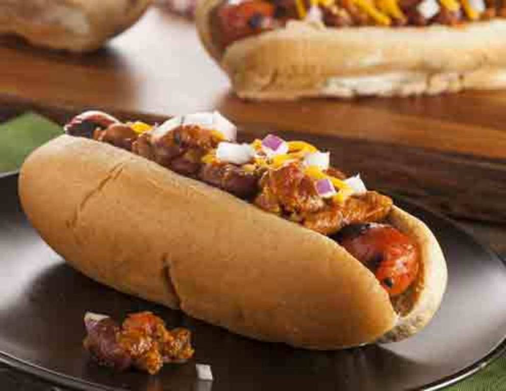 Chili Hot Dogs mit Tortilla Chips Chili Hot Dogs mit Tortilla Chips