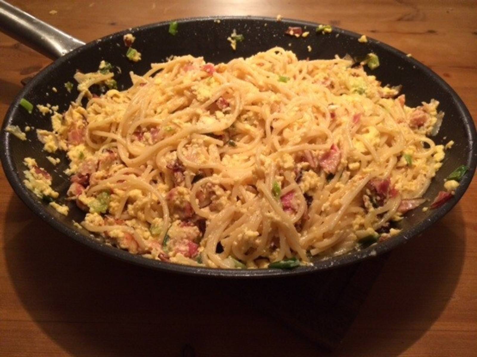 Spaghetti Carbonara mit Frühlingszwiebel
